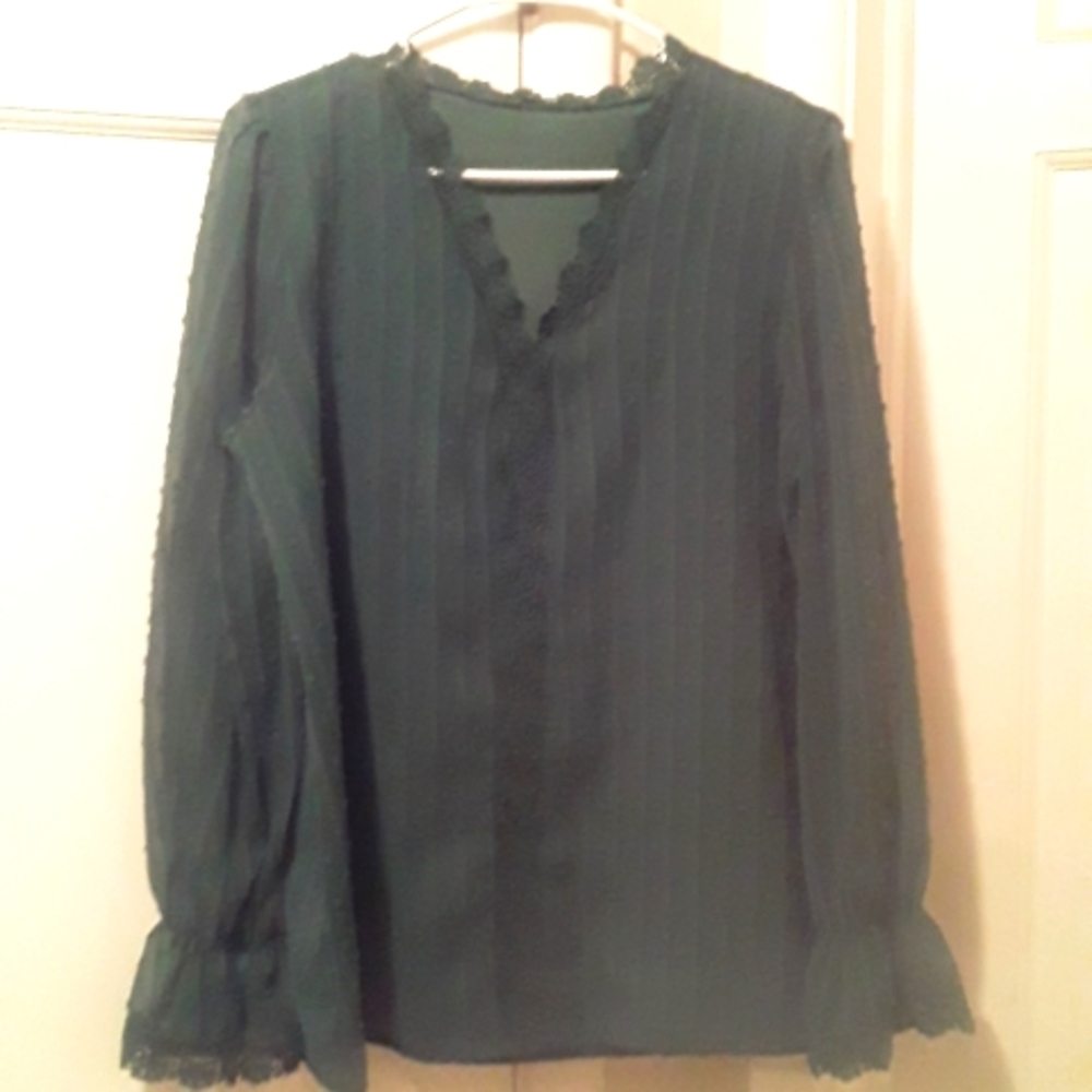 SALE.  Ladies Dainty V-Neck Top. WAS 18.00